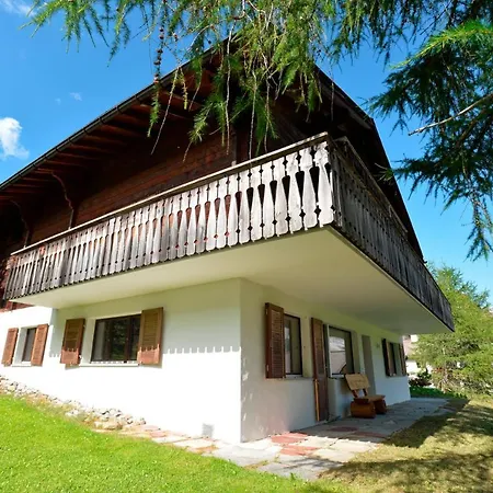 アパート Am Hoernli アローザ